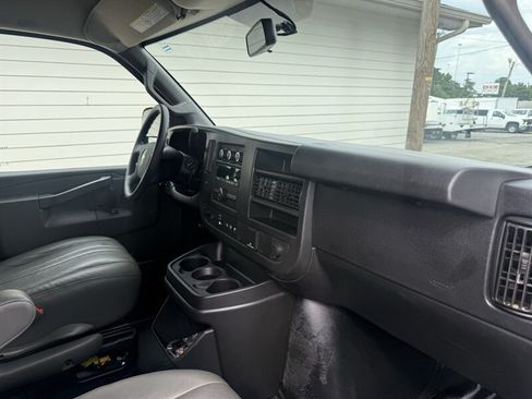 Used 2018 Chevrolet Express 3500 LS RWD image 21