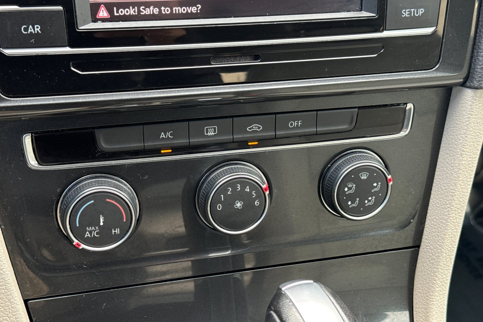 Used 2018 Volkswagen Golf S FWD image 22