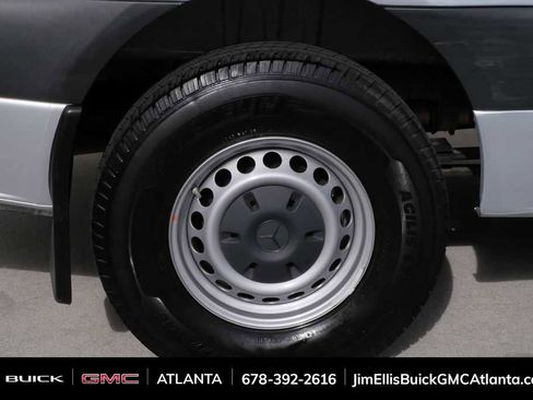 Used 2024 Mercedes-Benz Sprinter 2500 image 35