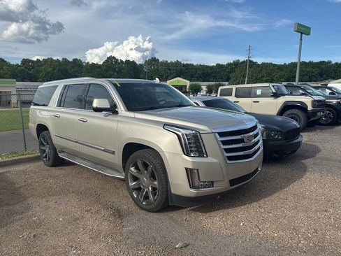 Used 2015 Cadillac Escalade ESV Luxury RWD image 1