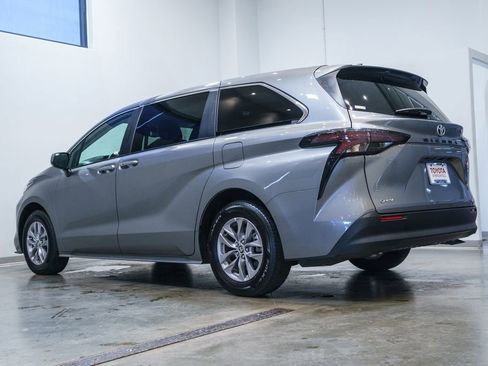 Certified 2026 Toyota Sienna LE FWD image 7