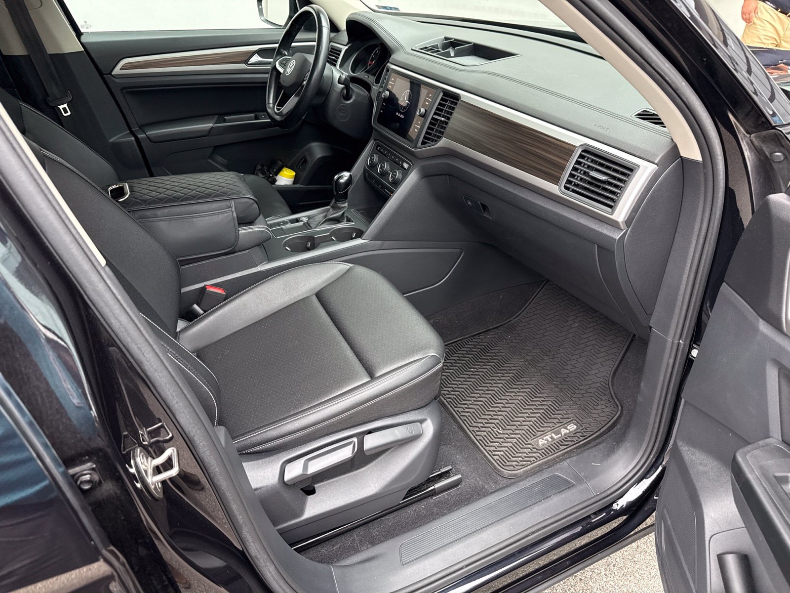 Used 2021 Volkswagen Atlas SE FWD image 11