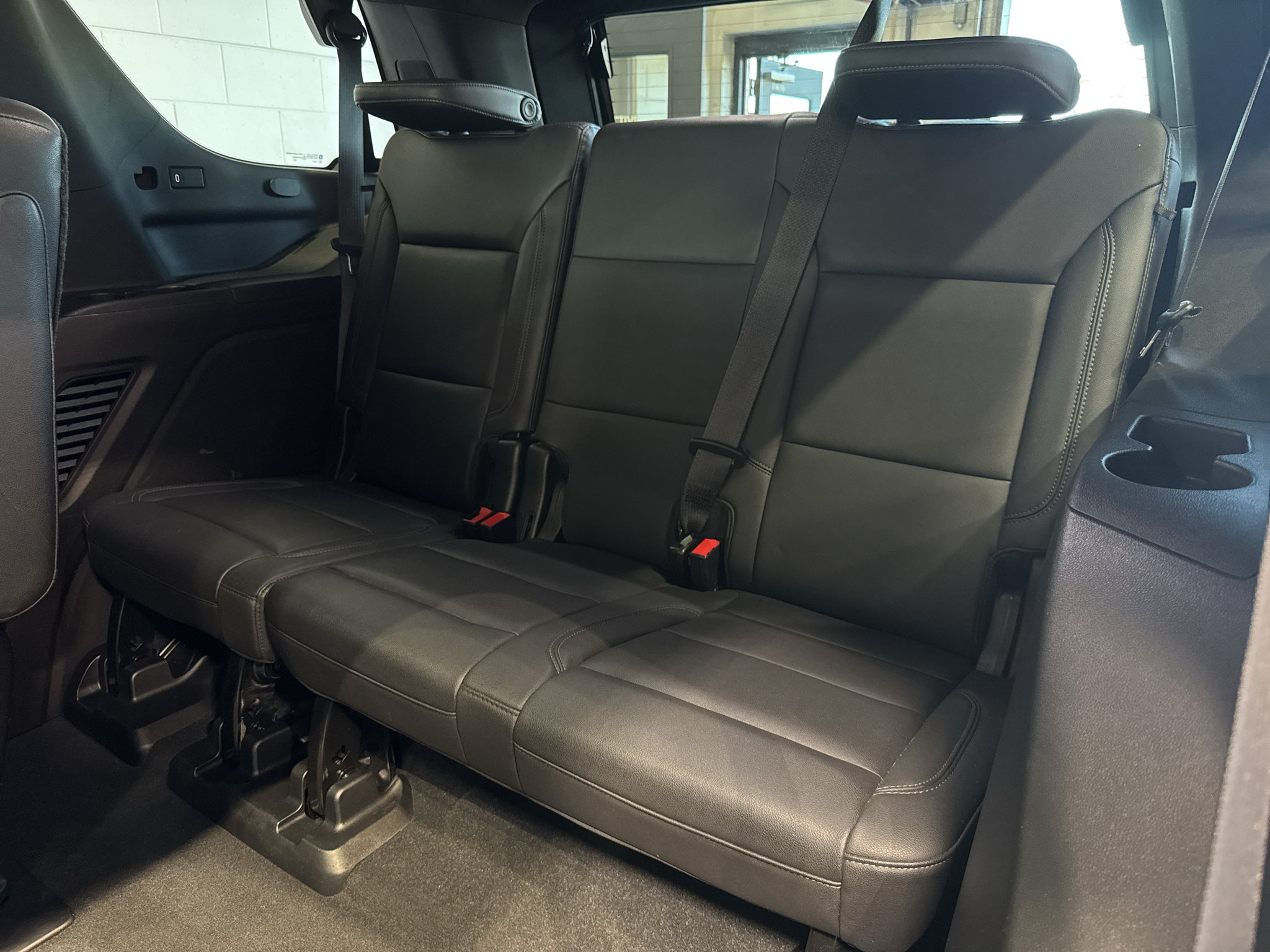 Used 2021 Chevrolet Tahoe Z71 w/ Z71 Off-Road Package AWD/4WD image 14