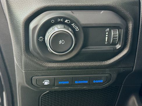 Used 2024 Jeep Wrangler Sport S AWD/4WD image 17