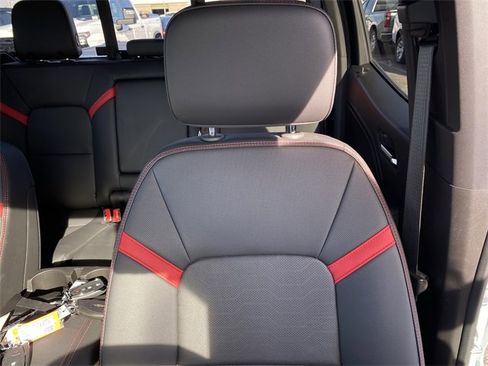 Used 2025 Chevrolet Colorado Z71 w/ Z71 Convenience Package 2 image 25