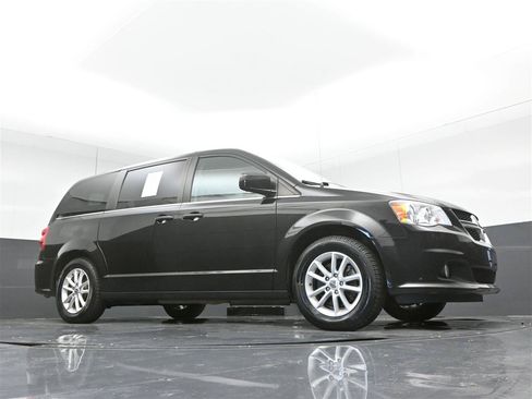 Used 2019 Dodge Grand Caravan SXT FWD image 32