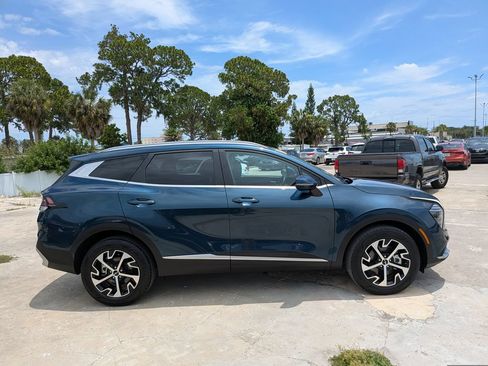 Certified 2024 Kia Sportage EX AWD/4WD image 9