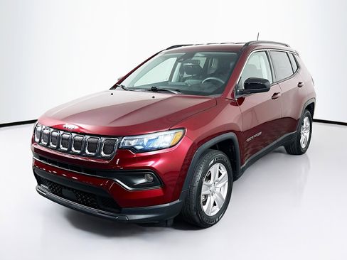 Used 2022 Jeep Compass Latitude image 3