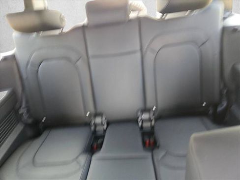 Used 2025 Land Rover Defender 130 X-Dynamic SE AWD/4WD image 20