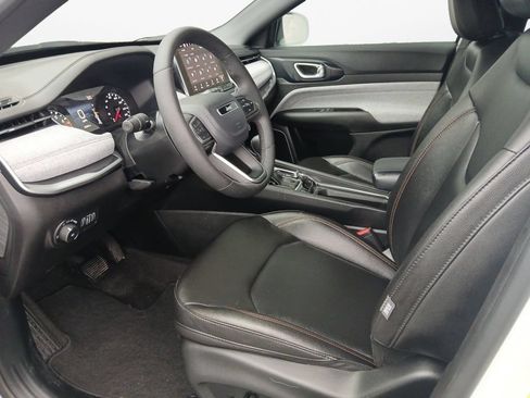 Used 2024 Jeep Compass Latitude w/ Sun and Sound Group AWD/4WD image 19