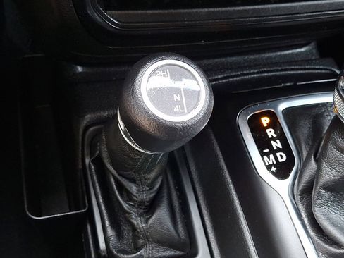 Used 2022 Jeep Gladiator Willys image 30