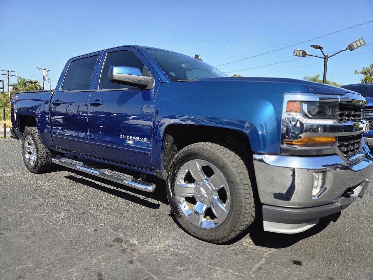 Used 2018 Chevrolet Silverado 1500 LT w/ LT Eassist Package AWD/4WD image 15