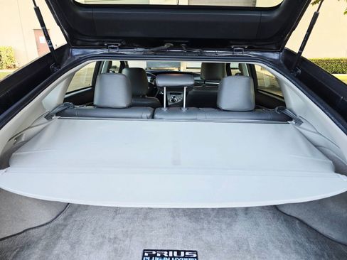 Used 2014 Toyota Prius Plug-In Hybrid image 40