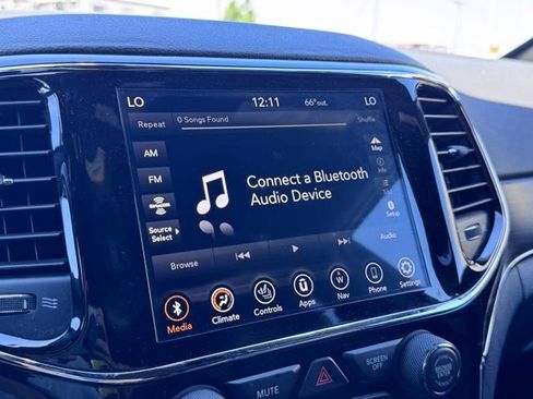 Used 2020 Jeep Grand Cherokee Limited AWD/4WD image 27