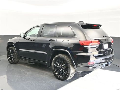 Used 2019 Jeep Grand Cherokee Altitude image 3