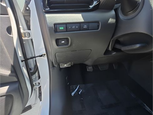 Used 2025 Nissan Sentra SV FWD image 13