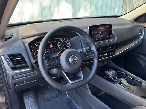Used 2023 Nissan Rogue SV FWD image 11