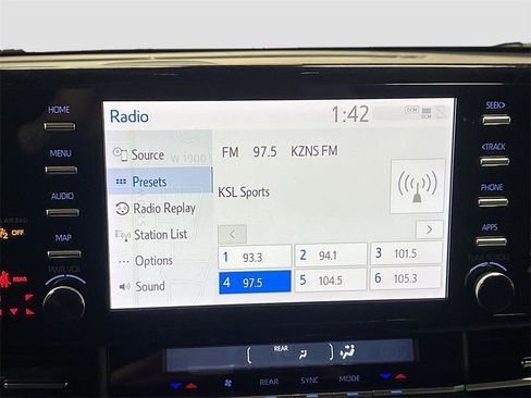 Used 2022 Toyota Sienna Limited image 15