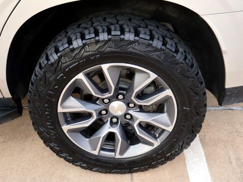 Used 2021 Chevrolet Tahoe LT w/ LT Signature Package image 11