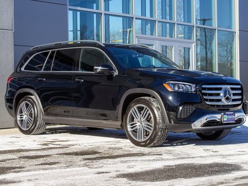 Used 2025 Mercedes-Benz GLS 450 4MATIC image 3