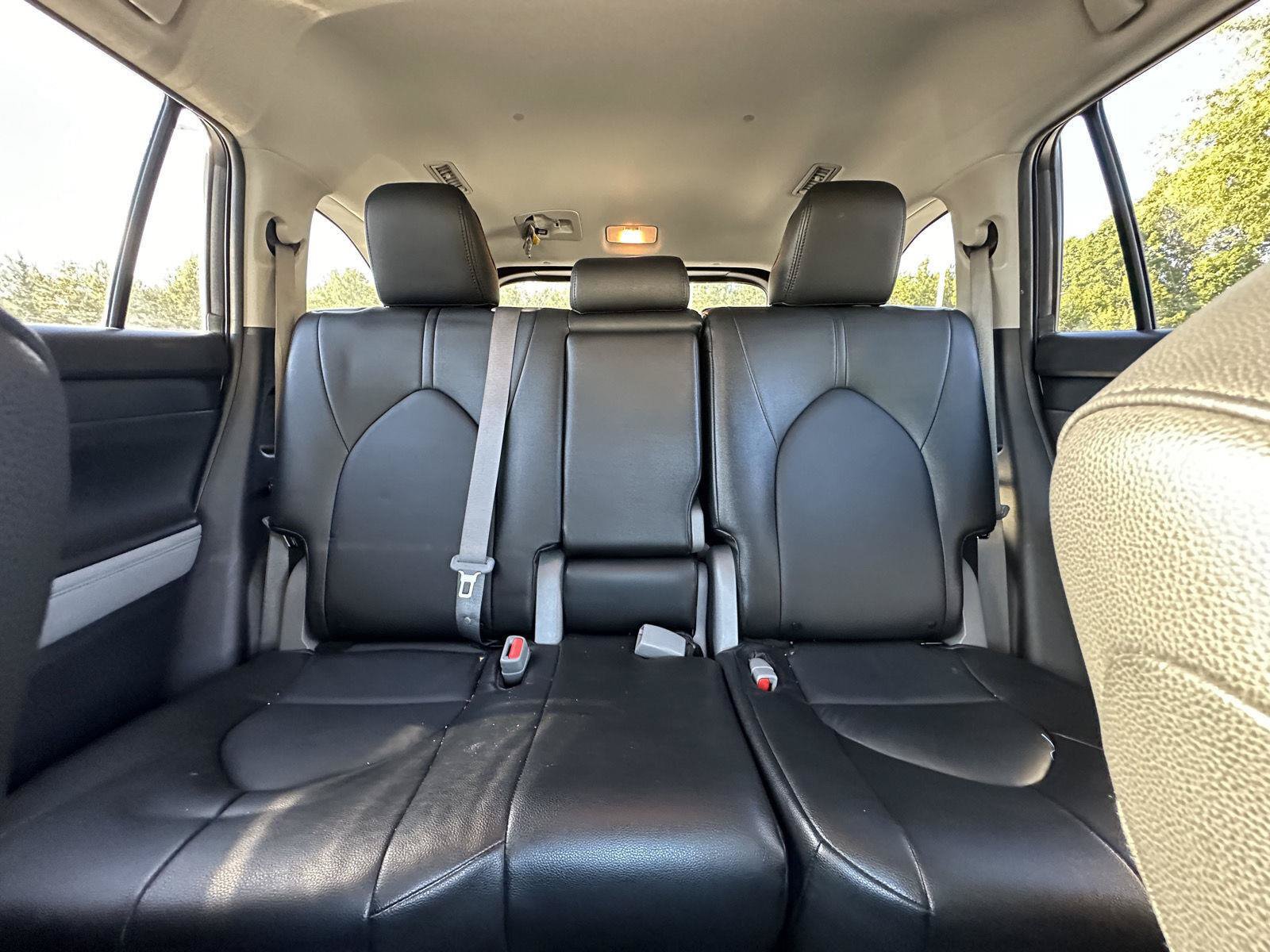 Used 2023 Toyota Highlander L FWD image 13