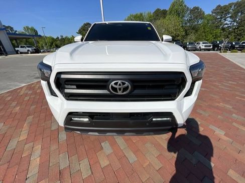 Used 2025 Toyota Tacoma SR5 w/ SR5 Upgrade Package AWD/4WD image 23