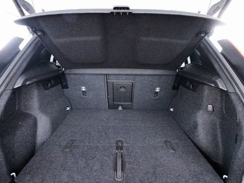 Certified 2025 Volvo XC40 B5 Plus image 31