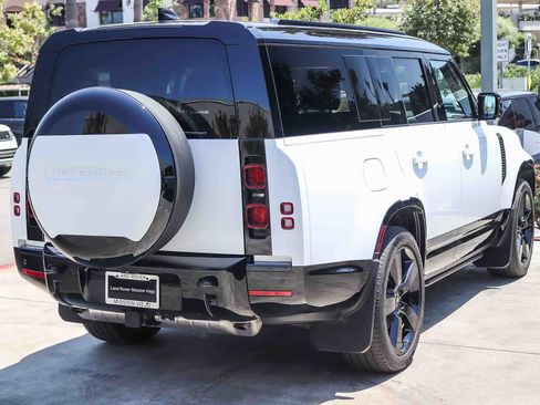 Used 2025 Land Rover Defender 130 X-Dynamic SE AWD/4WD image 6