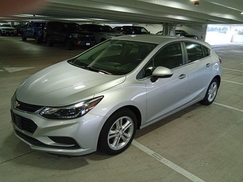 Used 2017 Chevrolet Cruze LT w/ Convenience Package FWD image 1