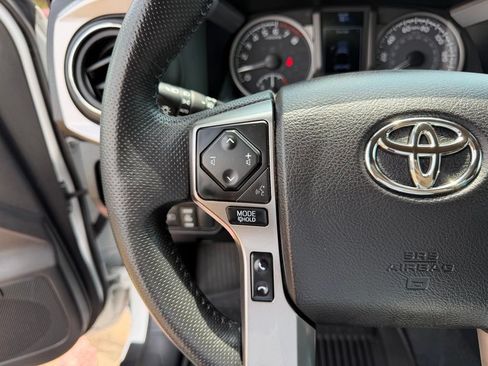 Used 2022 Toyota Tacoma Limited w/ Black Out Package (TMS) AWD/4WD image 17