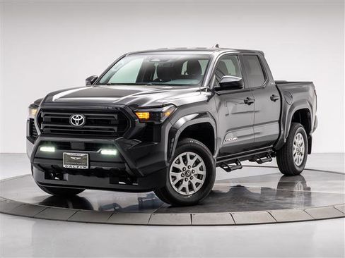 Used 2025 Toyota Tacoma SR5 image 1