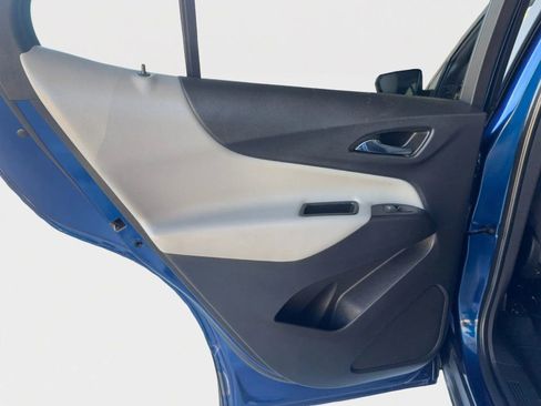 Used 2023 Chevrolet Equinox LT w/ Driver Convenience Package image 18