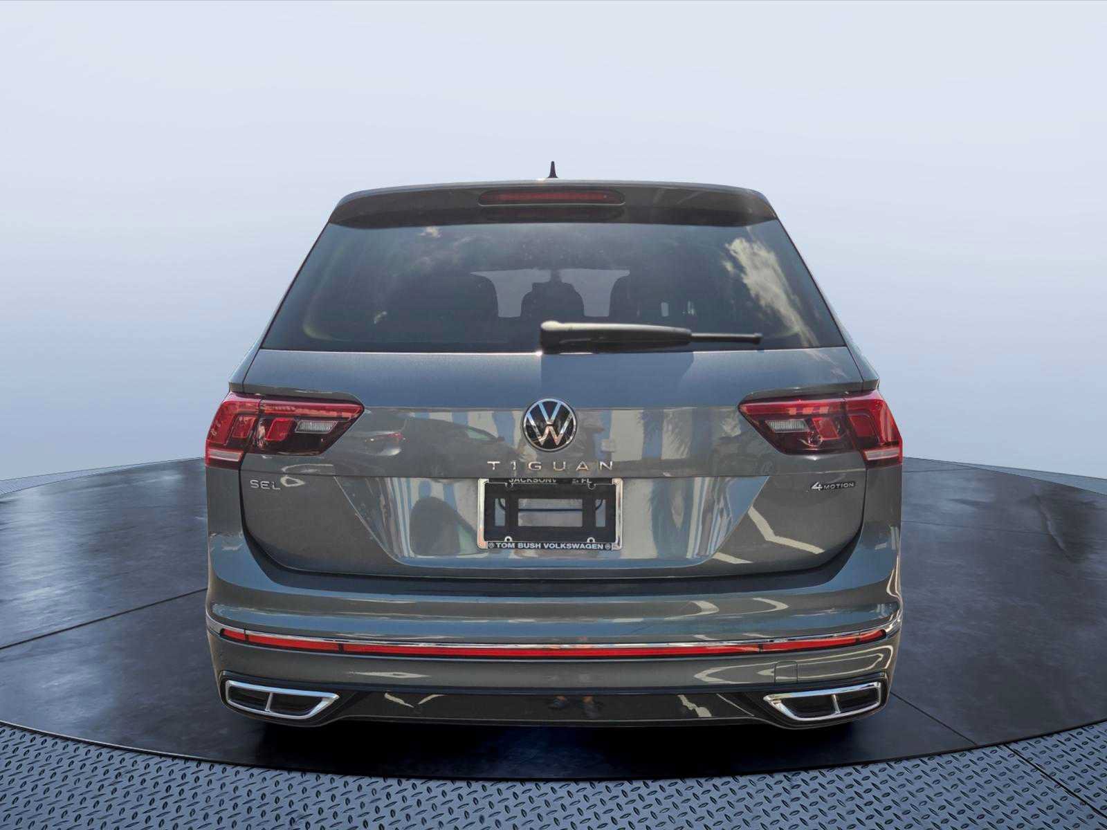 Used 2022 Volkswagen Tiguan SEL R-Line AWD/4WD image 5