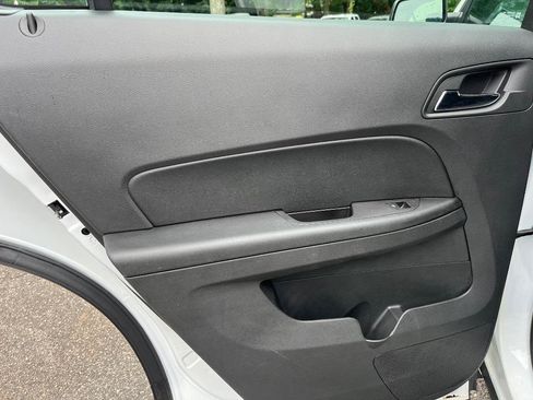 Used 2017 Chevrolet Equinox LS FWD image 18