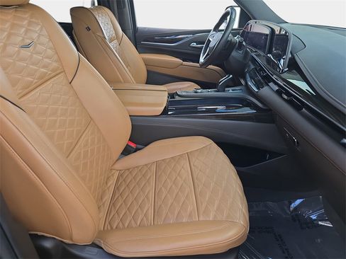 Used 2022 Cadillac Escalade Premium Luxury w/ Performance Package image 12