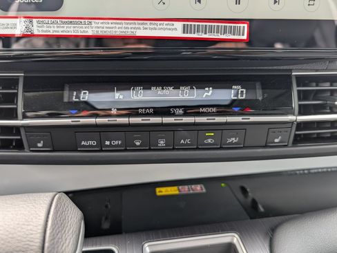 Used 2025 Toyota Sienna XLE FWD image 22