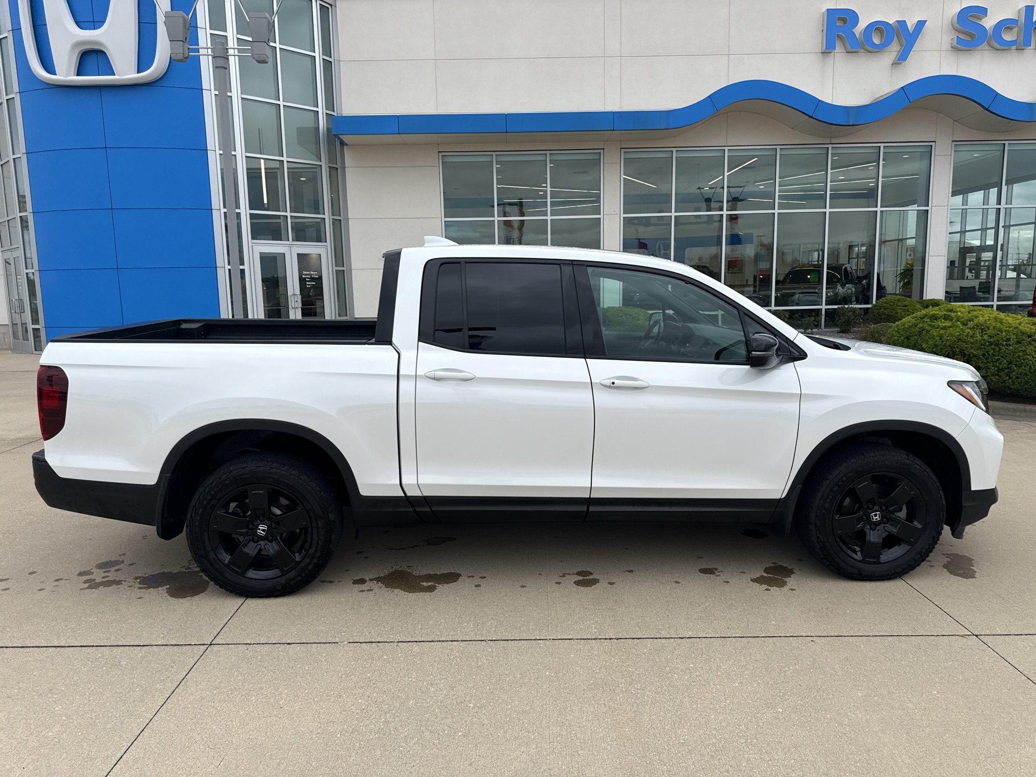 Used 2024 Honda Ridgeline Black Edition image 4
