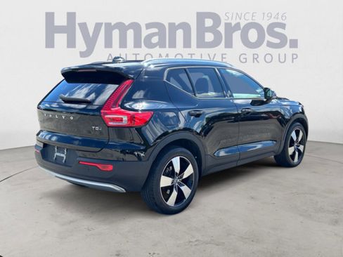 Used 2019 Volvo XC40 T5 Momentum image 3