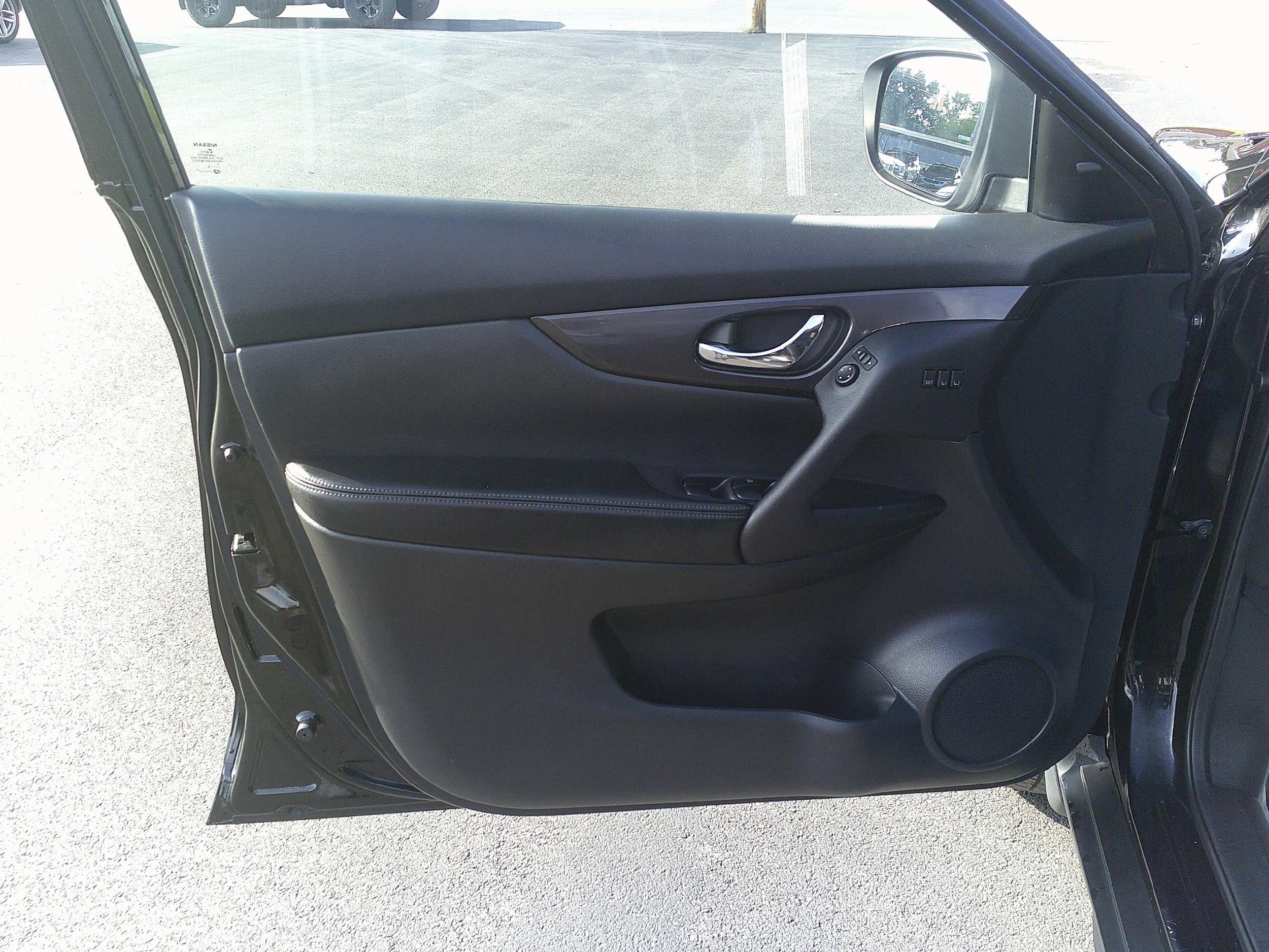Used 2019 Nissan Rogue SV w/ Premium Package AWD/4WD image 14