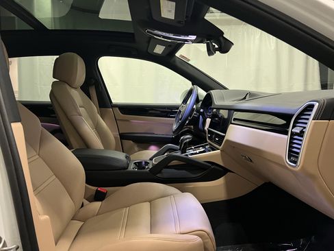 Certified 2022 Porsche Cayenne image 16