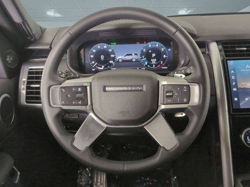Certified 2025 Land Rover Discovery S image 12