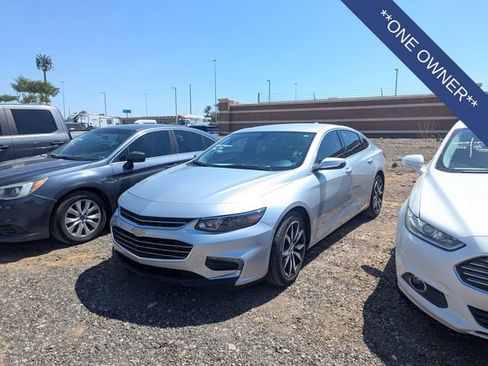 Used 2018 Chevrolet Malibu LT FWD image 2