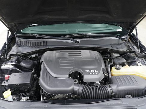 Used 2017 Chrysler 300 C RWD image 26