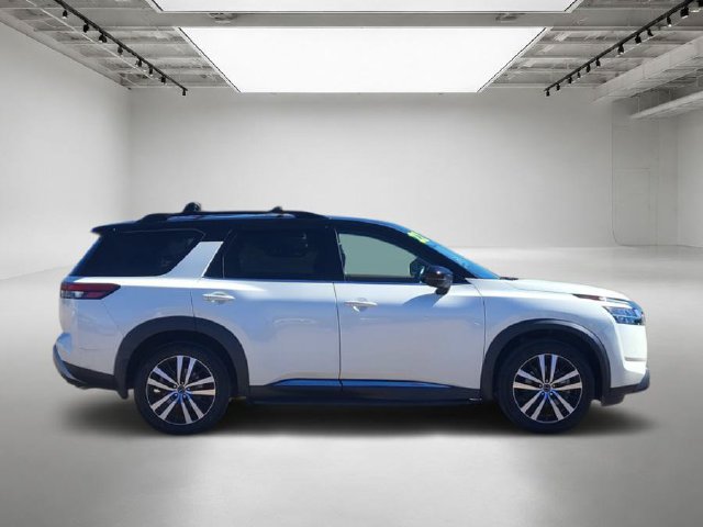 Used 2023 Nissan Pathfinder Platinum w/ Lighting Package (N93) FWD image 6