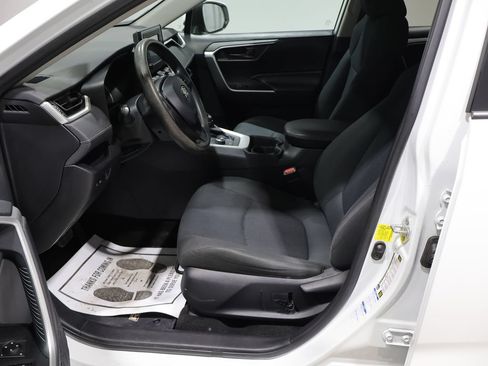 Used 2019 Toyota RAV4 LE w/ Carpet Mat Package AWD/4WD image 11