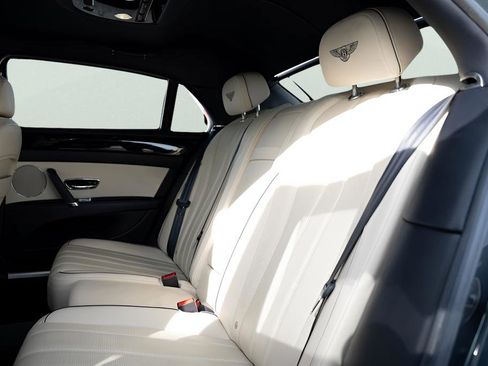 Used 2016 Bentley Flying Spur V8 image 38