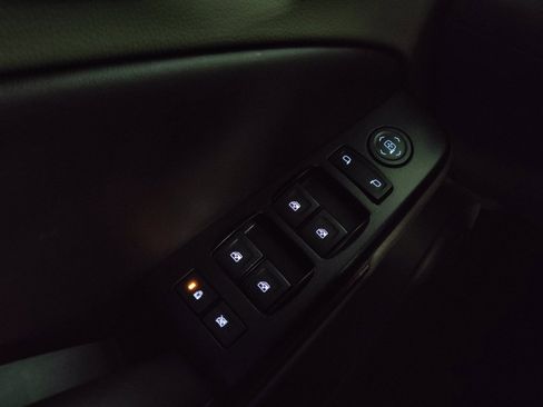 Used 2016 Chevrolet Suburban LS RWD image 27