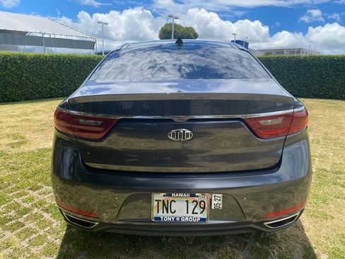 Used 2017 Kia Cadenza Premium w/ Luxury Package FWD image 24