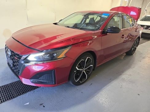 Used 2024 Nissan Altima 2.5 SR w/ SR Premium Package FWD image 14