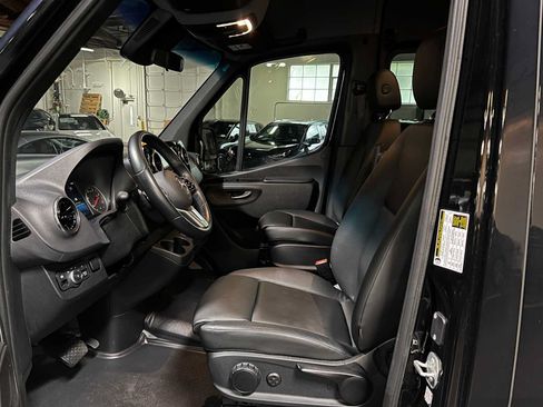 Used 2022 Mercedes-Benz Sprinter 2500 image 22